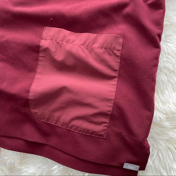 Figs Two Pocket Scrub Top Limited Edition size L. In good condition - Picture 9 of 9